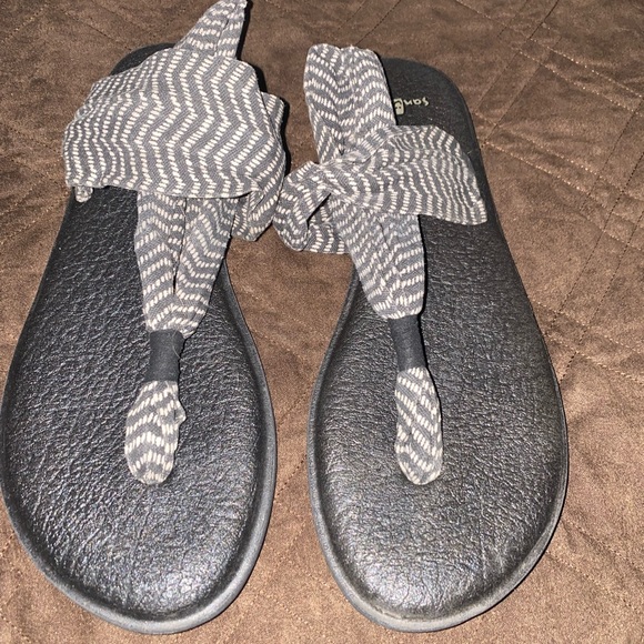 size 11 Sanuk - Picture 1 of 5